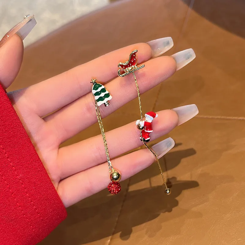 3Leaves Santa Christmas Earrings - Image 3