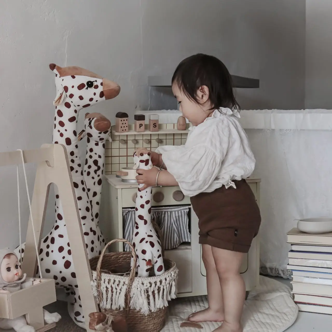 Cuddle Giraffe Plush - Image 2