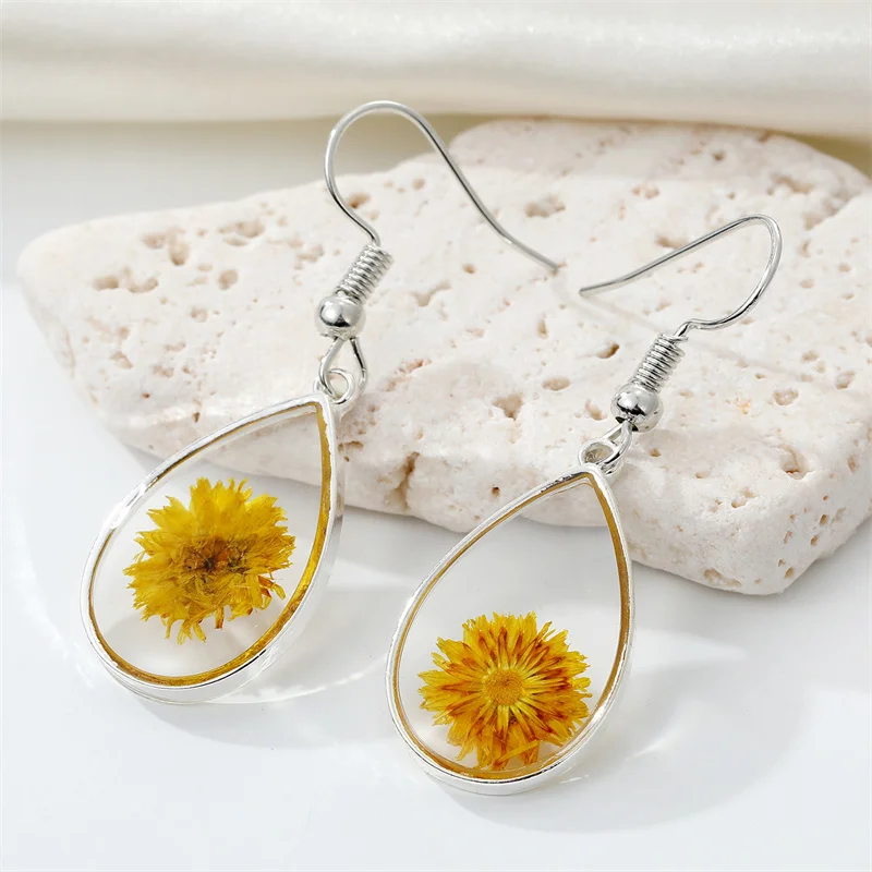 Dried Flower Resin Earrings - Image 4
