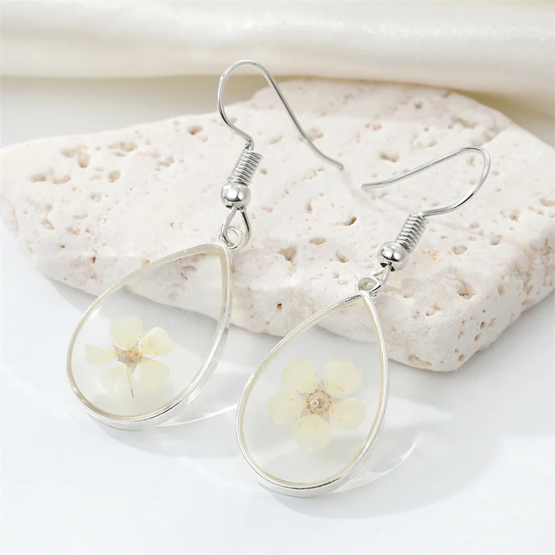 Dried Flower Resin Earrings - Image 6
