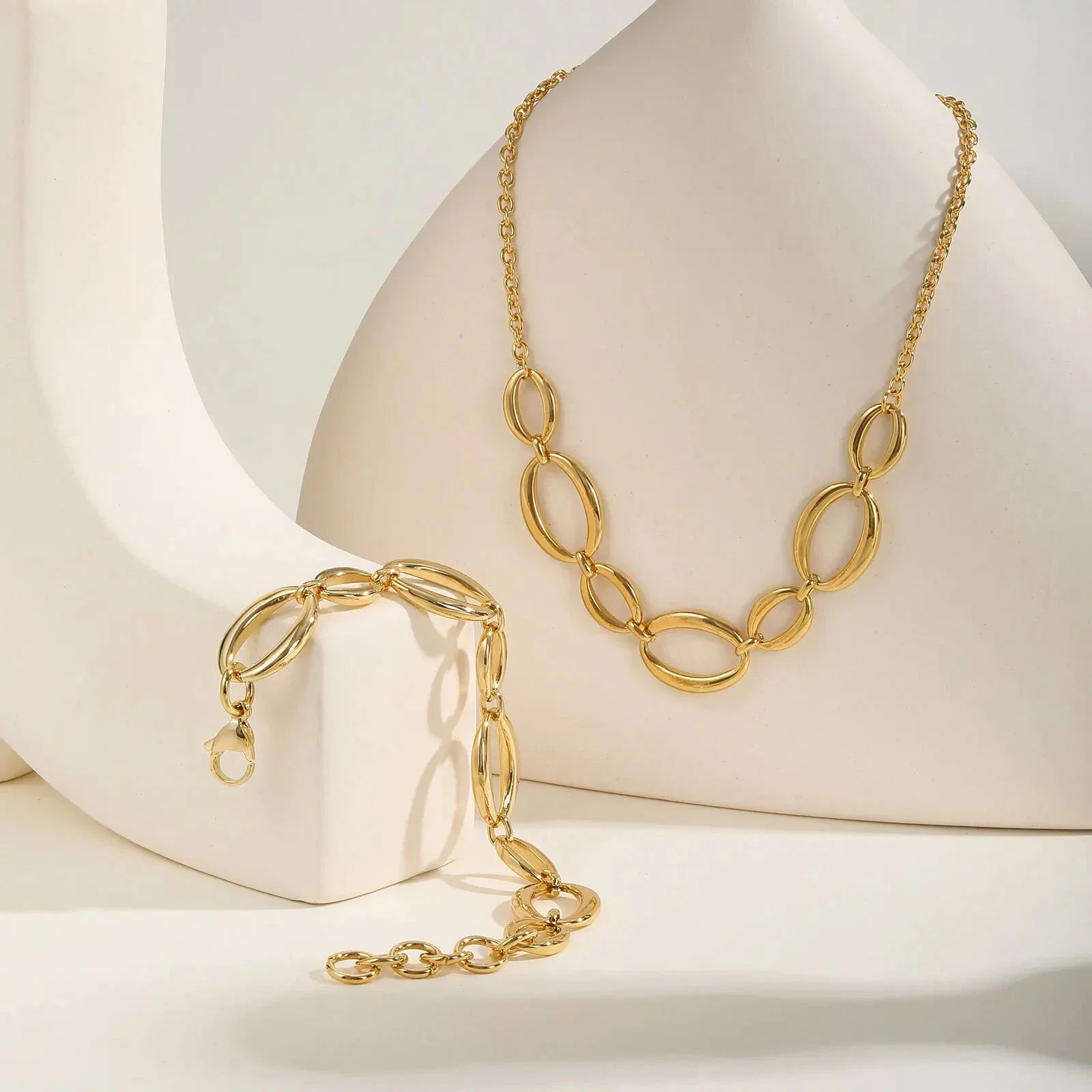 Eterna Oval Link Set