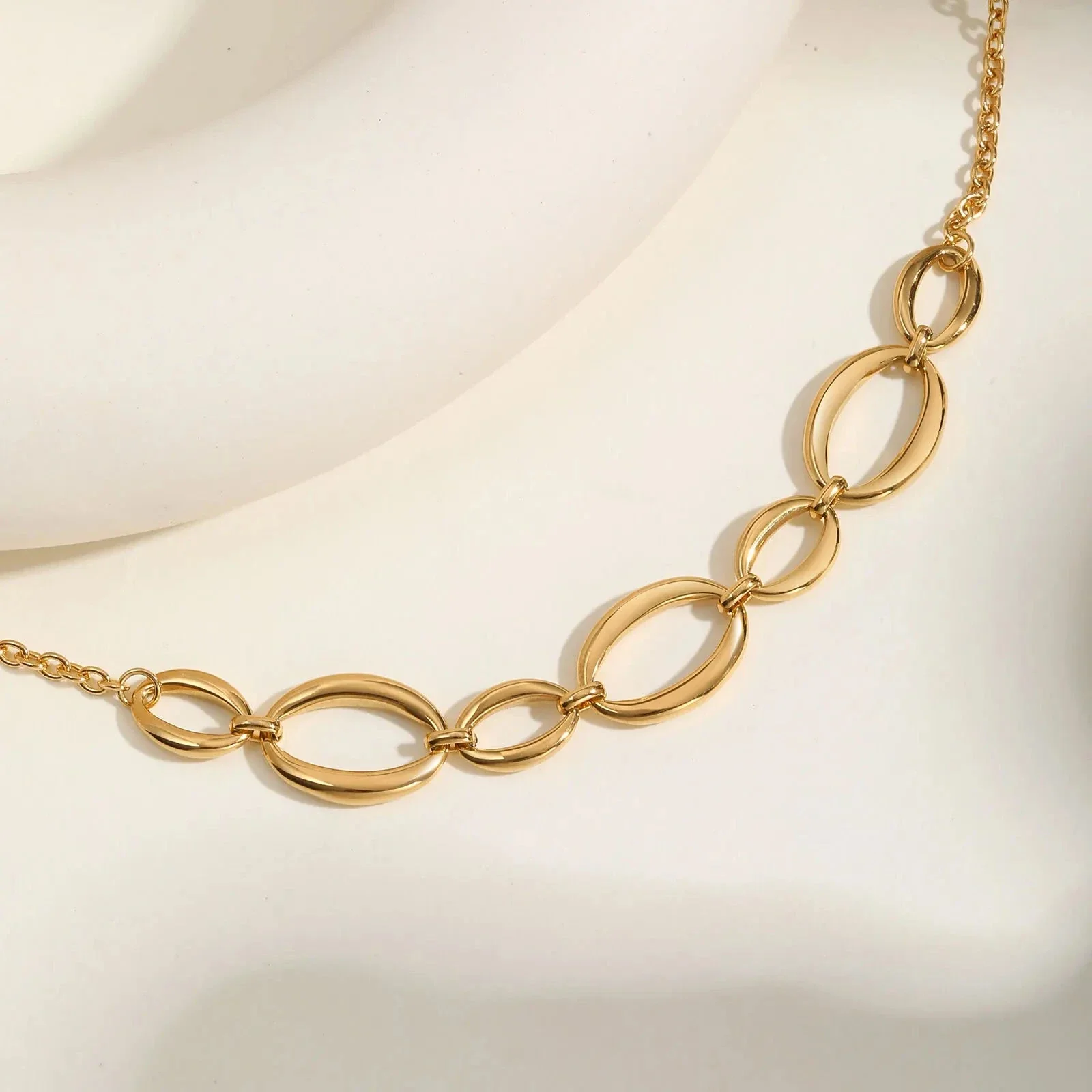 Eterna Oval Link Set - Image 6