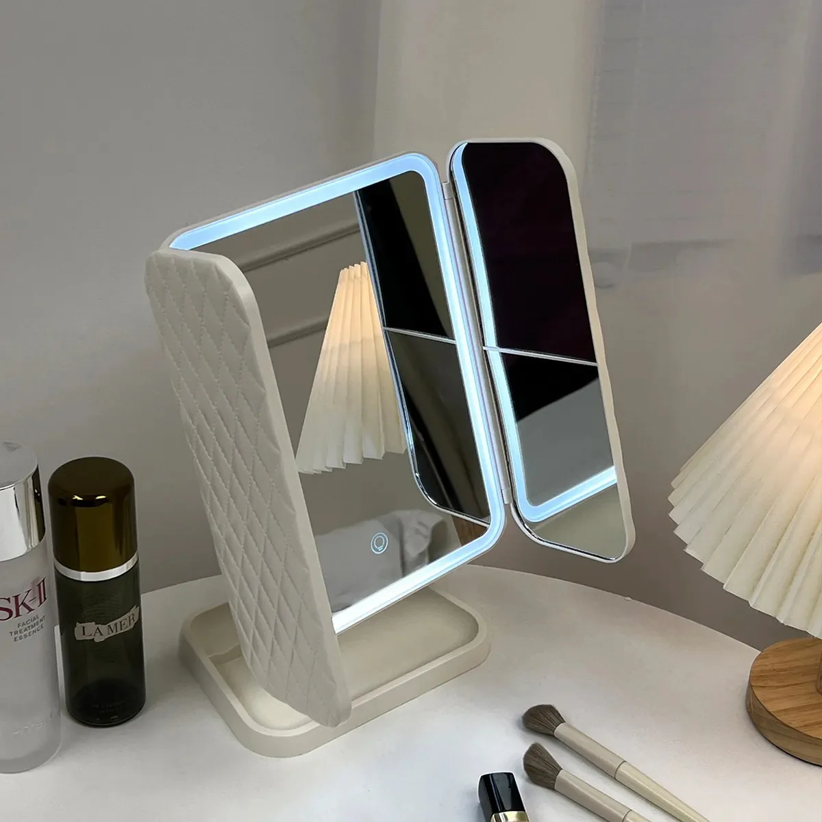 Glamlit Trifold Vanity Mirror - Image 6