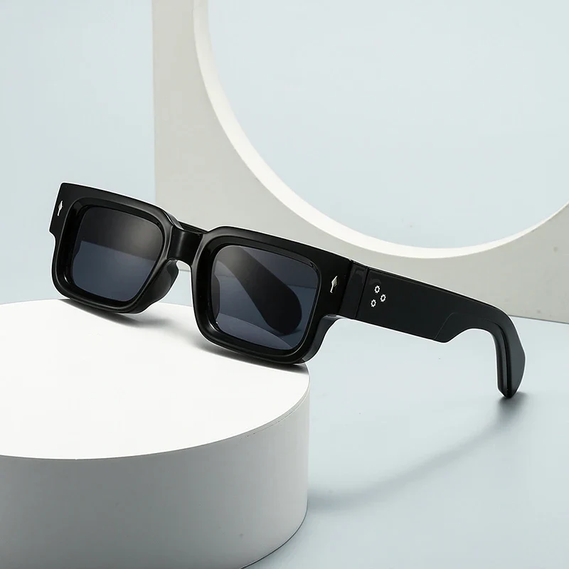 Vantage Square Frames